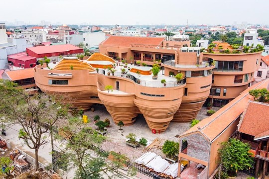 HOẠT ĐỘNG NGOẠI KHÓA: KIẾN EDUCATION THAM QUAN LÀNG GỐM BÁT TRÀNG VÀ TRẢI NGHIỆM NẶN GỐM